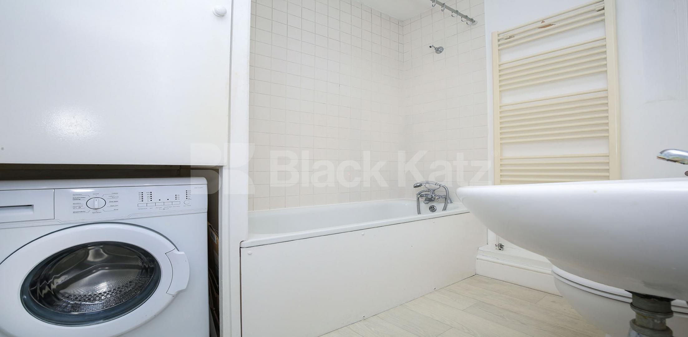 			NEW INSTRUCTION !, 1 Bedroom, 1 bath, 1 reception Flat			 Kings Cross Road, KINGS CROSS 